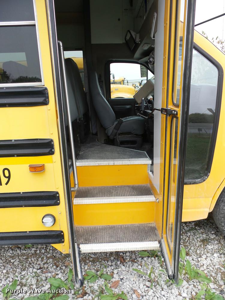 image for item AG9161 2002 Chevrolet Express G3500 school bus