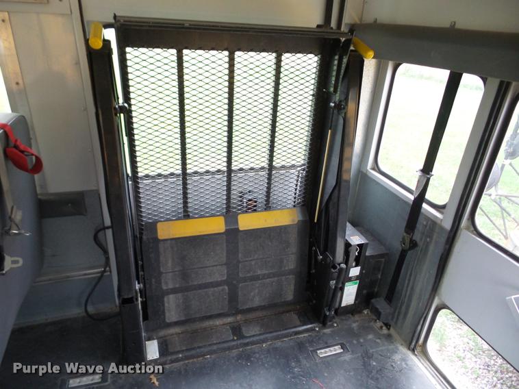 image for item AG9161 2002 Chevrolet Express G3500 school bus