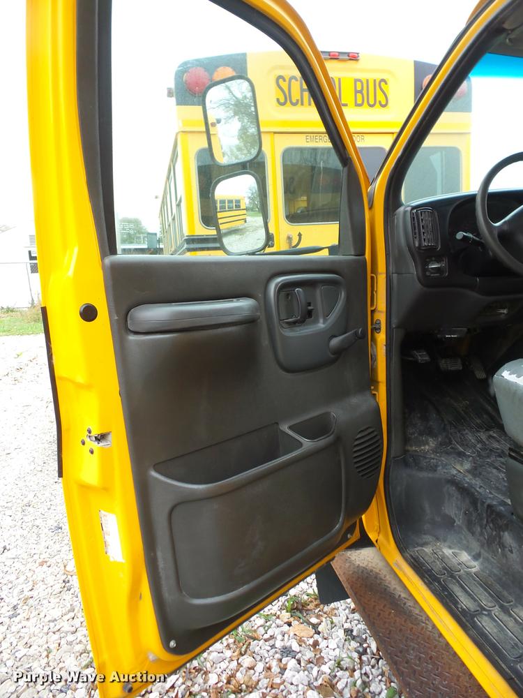 image for item AG9162 2002 Chevrolet Express G3500 school bus