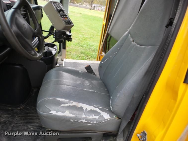 image for item AG9162 2002 Chevrolet Express G3500 school bus