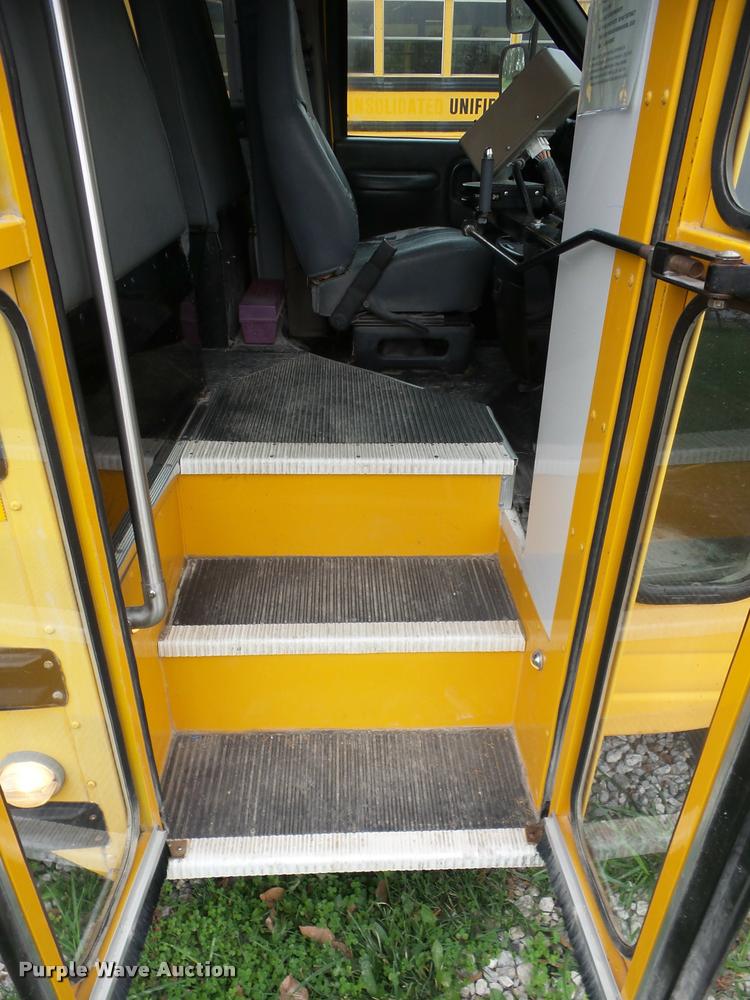 image for item AG9162 2002 Chevrolet Express G3500 school bus