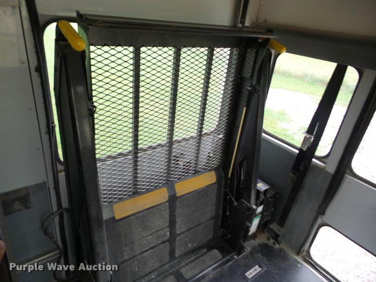 image for item AG9162 2002 Chevrolet Express G3500 school bus