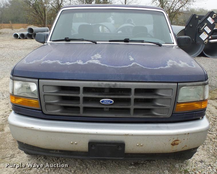 image for item AG9163 1994 Ford F150 pickup truck