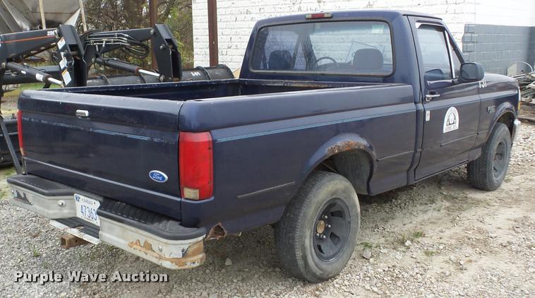 image for item AG9163 1994 Ford F150 pickup truck