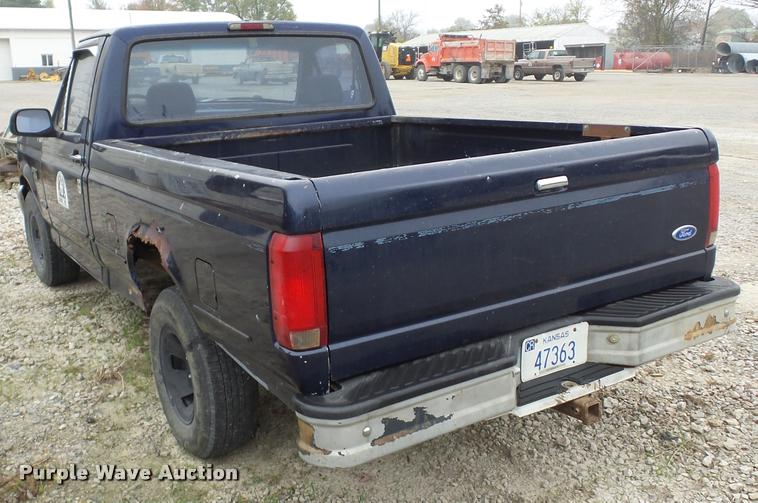 image for item AG9163 1994 Ford F150 pickup truck