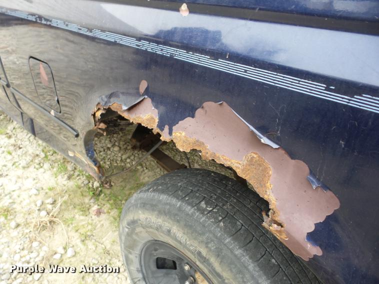 image for item AG9163 1994 Ford F150 pickup truck