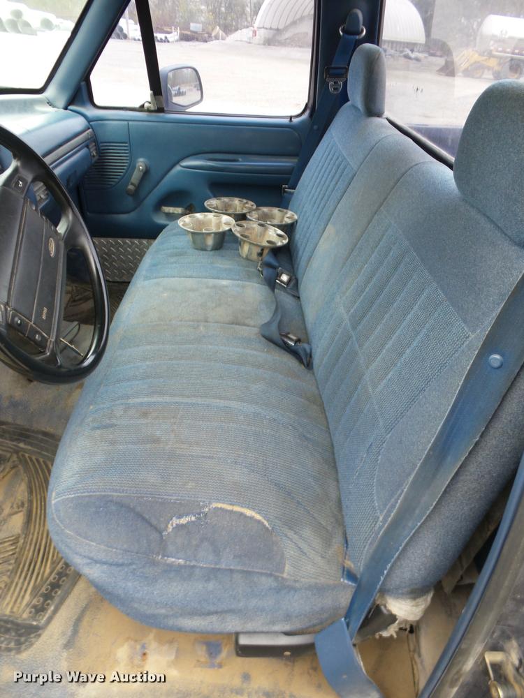 image for item AG9163 1994 Ford F150 pickup truck