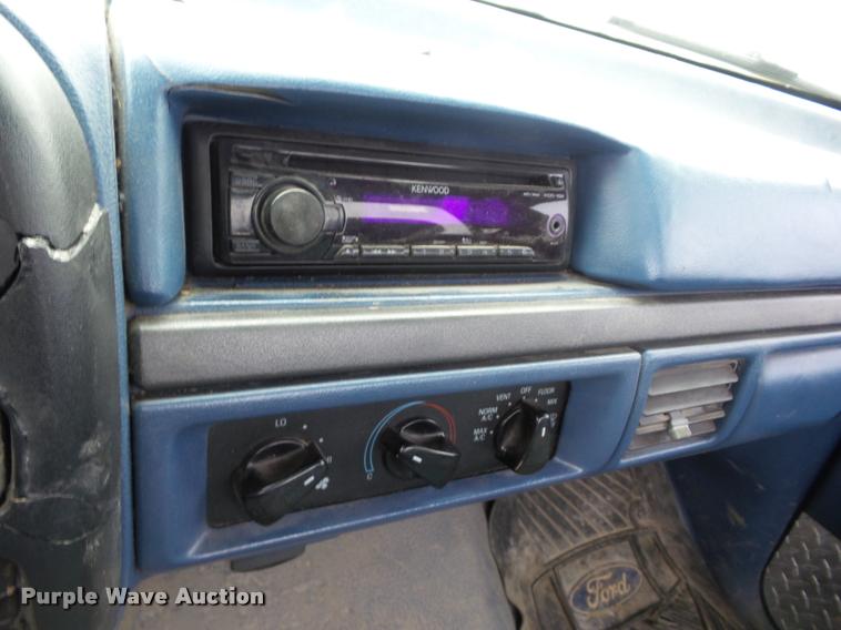 image for item AG9163 1994 Ford F150 pickup truck