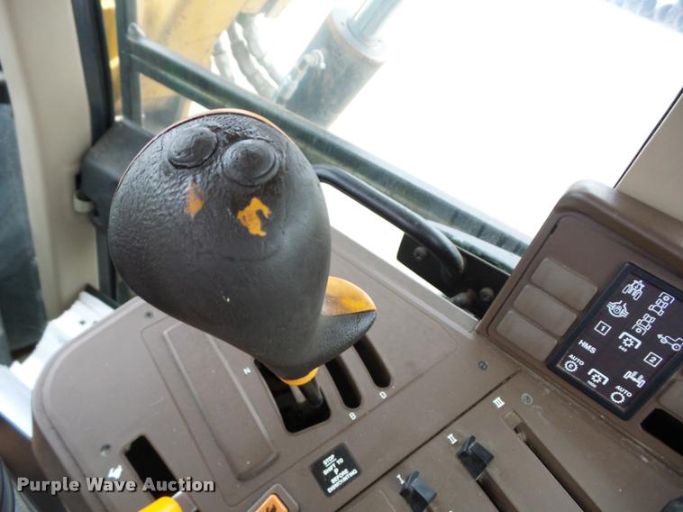 image for item AG9164 2002 John Deere 6320 tractor