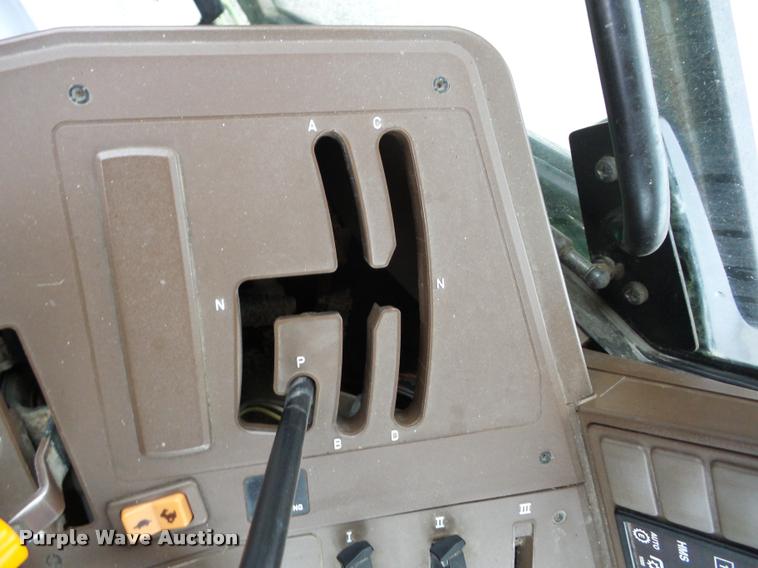 image for item AG9164 2002 John Deere 6320 tractor