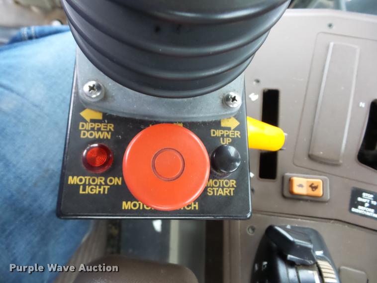 image for item AG9164 2002 John Deere 6320 tractor