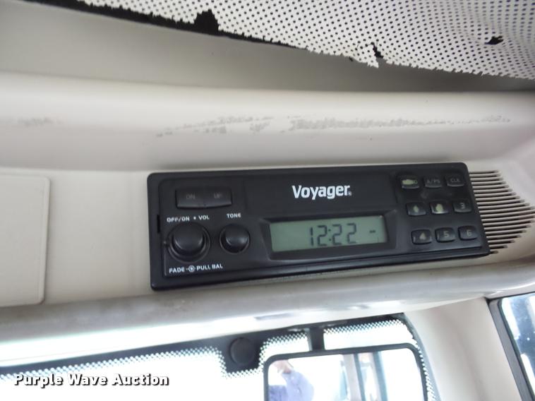 image for item AG9164 2002 John Deere 6320 tractor