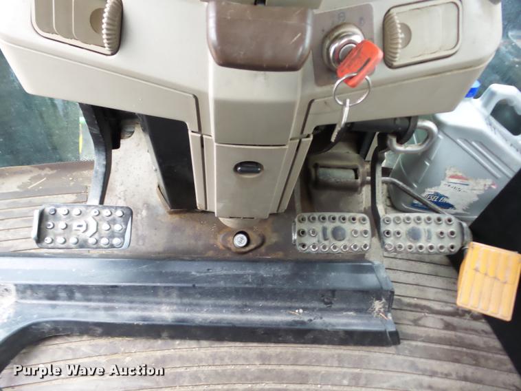 image for item AG9164 2002 John Deere 6320 tractor