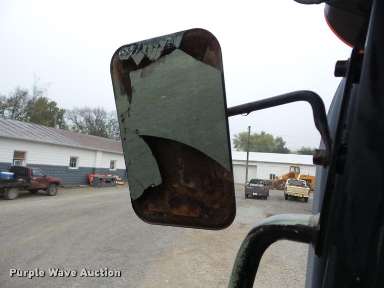 image for item AG9164 2002 John Deere 6320 tractor