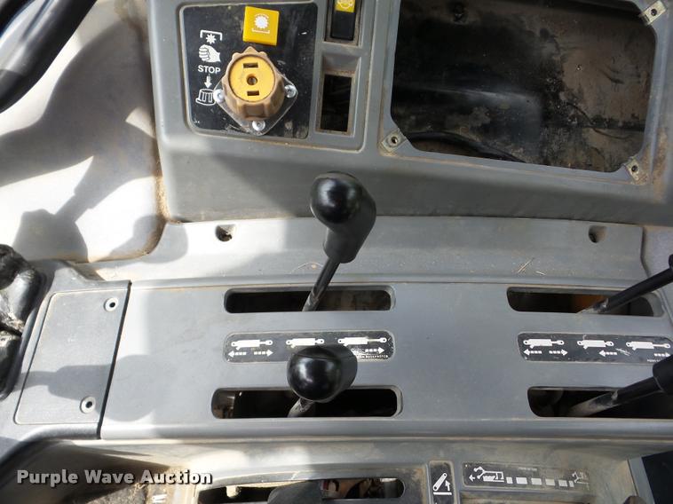 image for item AG9346 New Holland 6640 tractor