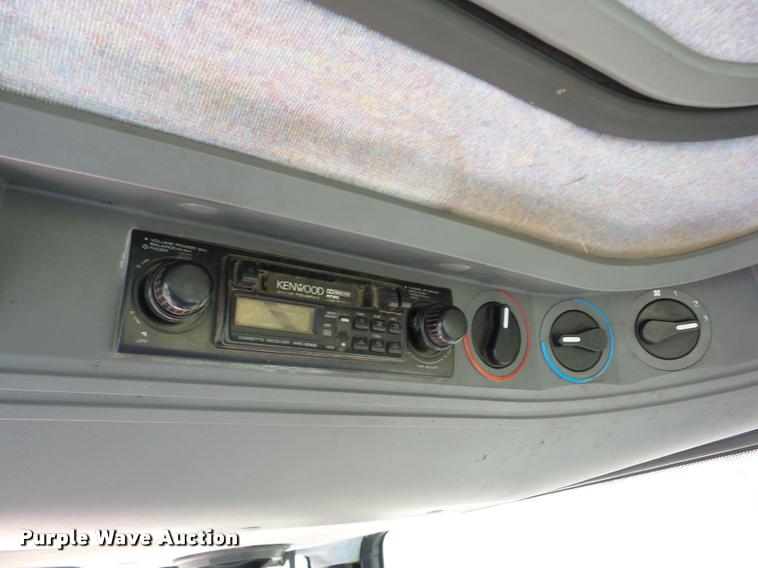 image for item AG9346 New Holland 6640 tractor