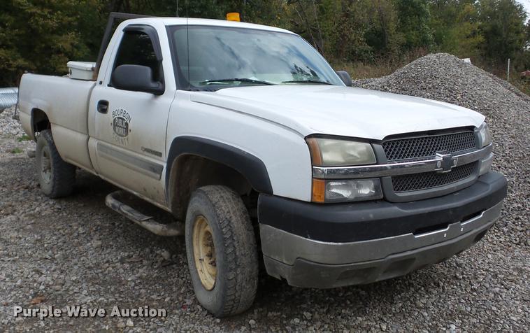 image for item AG9347 2004 Chevrolet Silverado 2500HD pickup truck