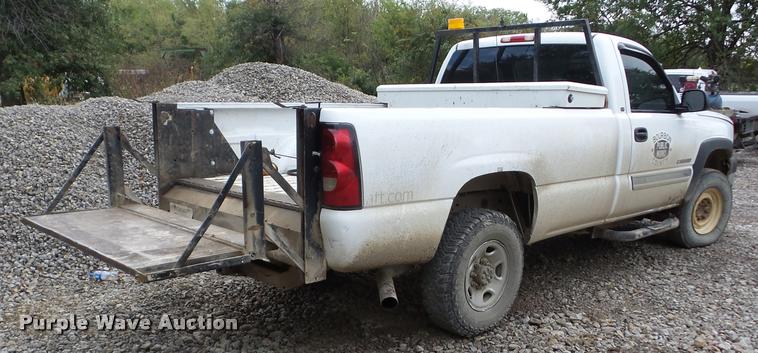 image for item AG9347 2004 Chevrolet Silverado 2500HD pickup truck