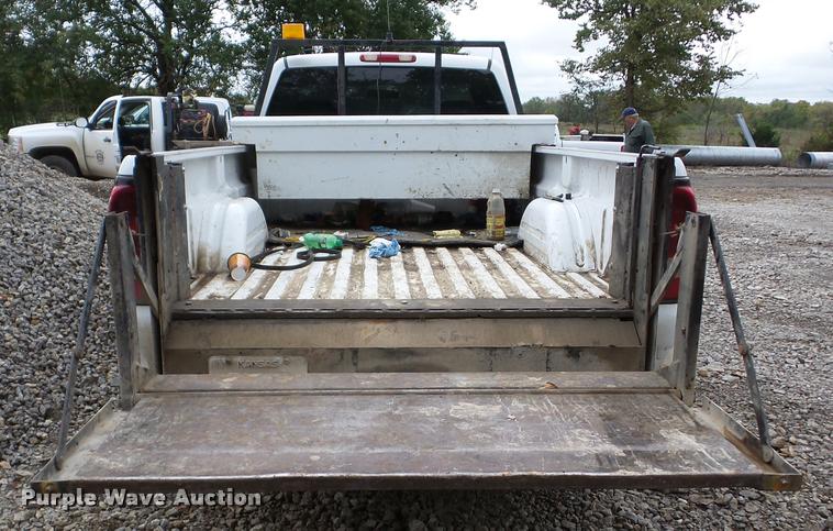 image for item AG9347 2004 Chevrolet Silverado 2500HD pickup truck