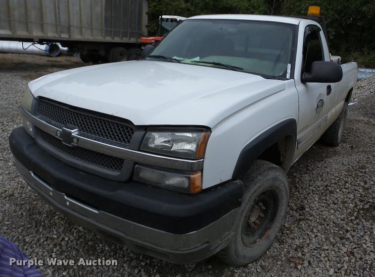 image for item AG9347 2004 Chevrolet Silverado 2500HD pickup truck