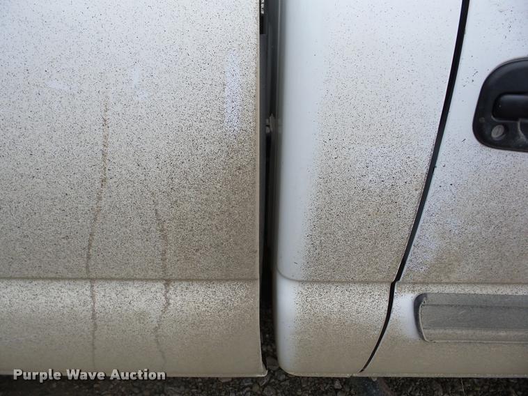 image for item AG9347 2004 Chevrolet Silverado 2500HD pickup truck