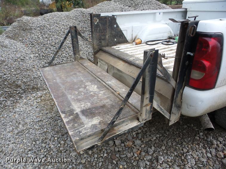 image for item AG9347 2004 Chevrolet Silverado 2500HD pickup truck