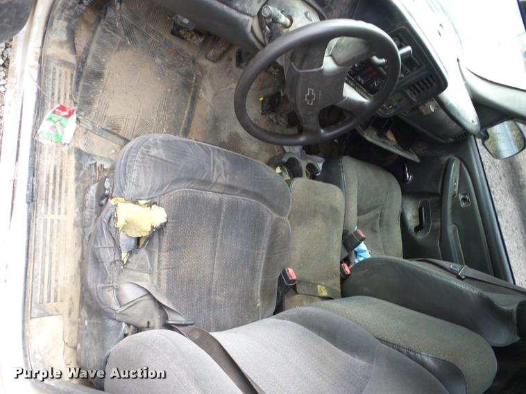 image for item AG9347 2004 Chevrolet Silverado 2500HD pickup truck