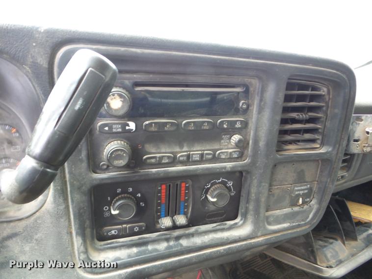 image for item AG9347 2004 Chevrolet Silverado 2500HD pickup truck