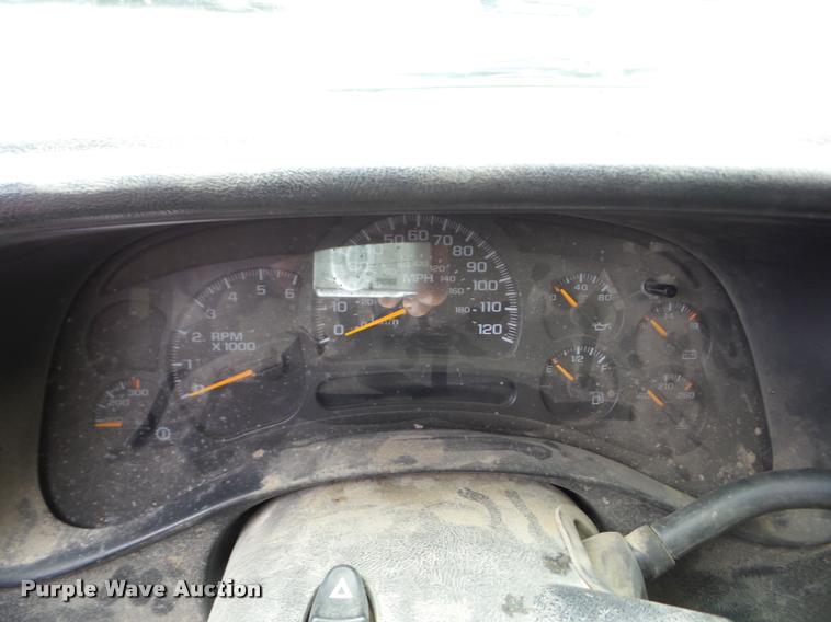 image for item AG9347 2004 Chevrolet Silverado 2500HD pickup truck