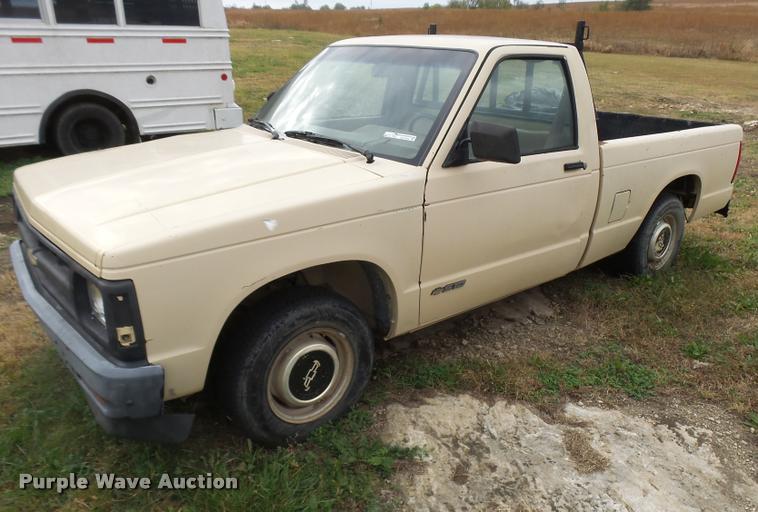image for item AH9799 1991 Chevrolet S10 pickup truck