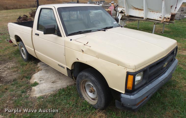 image for item AH9799 1991 Chevrolet S10 pickup truck