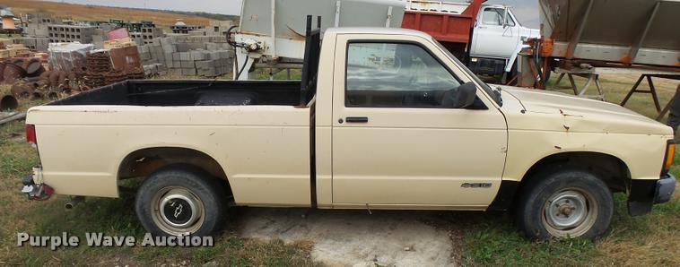 image for item AH9799 1991 Chevrolet S10 pickup truck