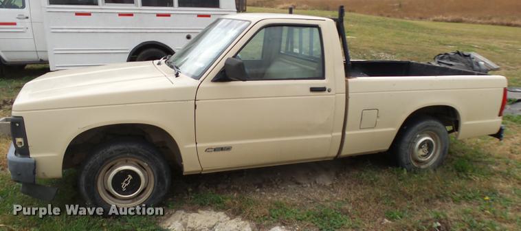 image for item AH9799 1991 Chevrolet S10 pickup truck