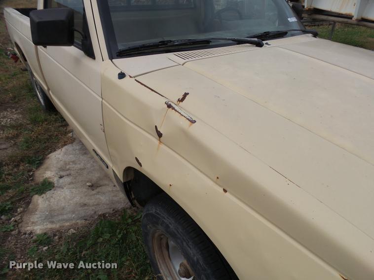 image for item AH9799 1991 Chevrolet S10 pickup truck