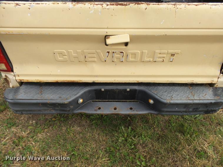 image for item AH9799 1991 Chevrolet S10 pickup truck