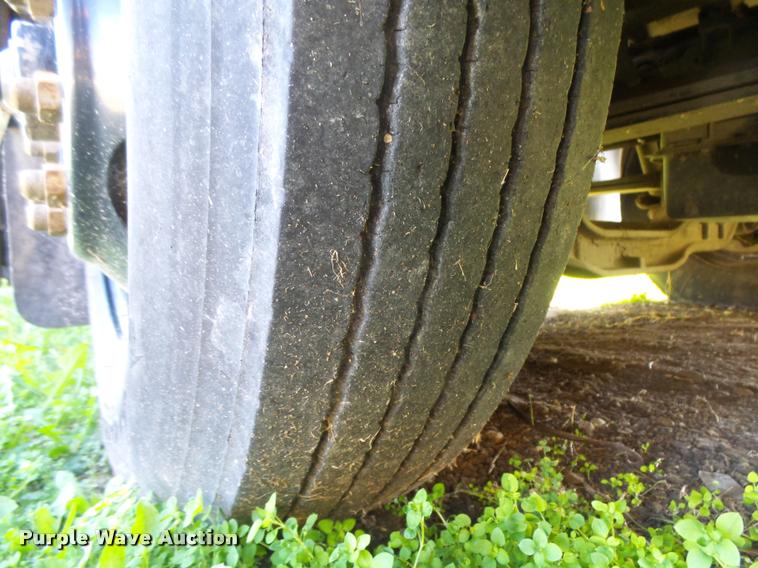 image for item AH9824 2000 Blue Bird TC2000 school bus