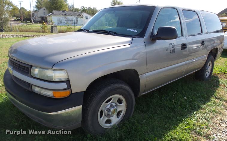 image for item AH9825 2001 Chevrolet Suburban C1500 SUV