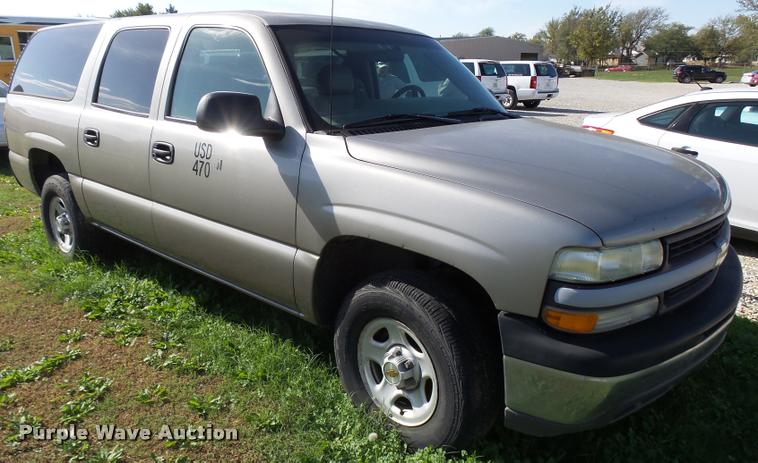 image for item AH9825 2001 Chevrolet Suburban C1500 SUV