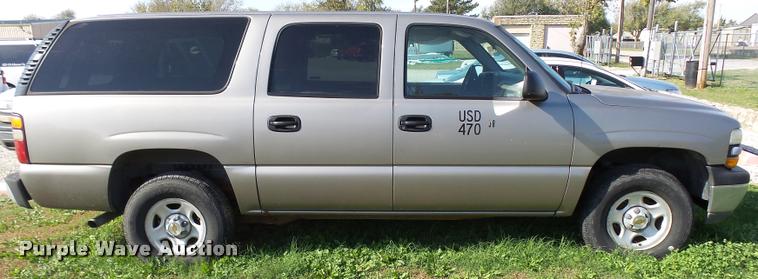 image for item AH9825 2001 Chevrolet Suburban C1500 SUV
