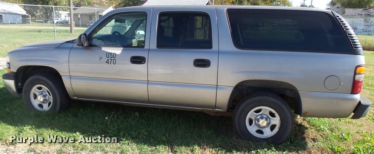 image for item AH9825 2001 Chevrolet Suburban C1500 SUV