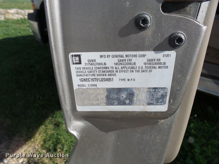 image for item AH9825 2001 Chevrolet Suburban C1500 SUV