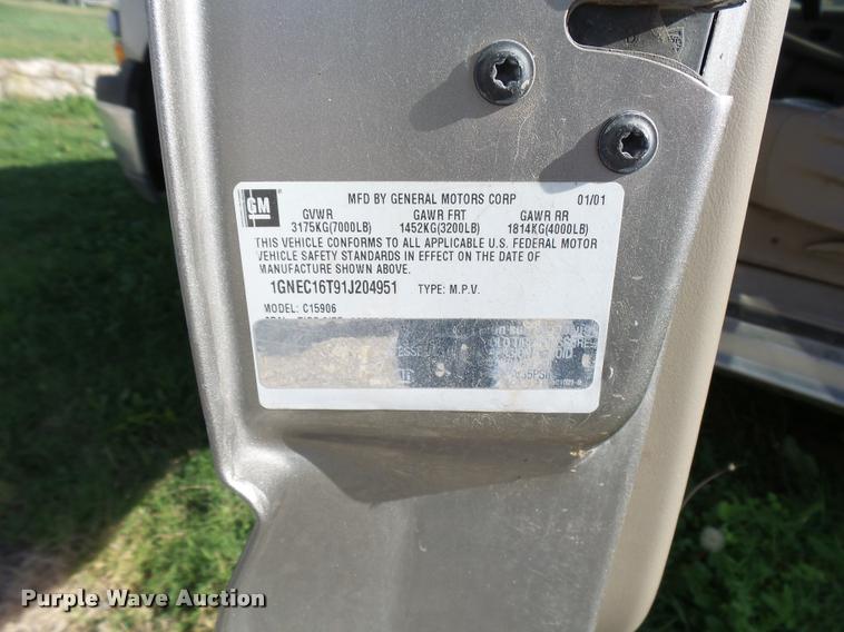 image for item AH9825 2001 Chevrolet Suburban C1500 SUV