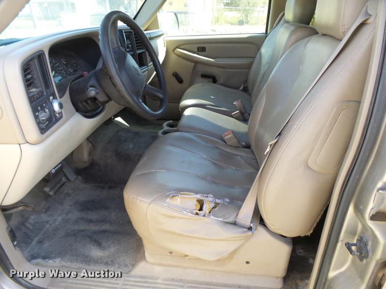 image for item AH9825 2001 Chevrolet Suburban C1500 SUV