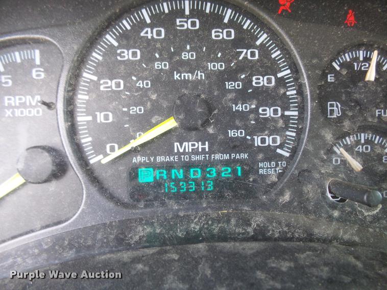 image for item AH9825 2001 Chevrolet Suburban C1500 SUV