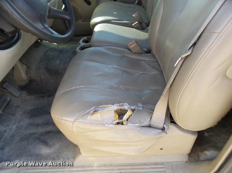 image for item AH9825 2001 Chevrolet Suburban C1500 SUV