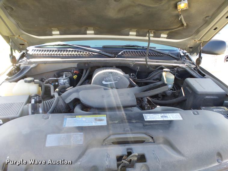 image for item AH9825 2001 Chevrolet Suburban C1500 SUV