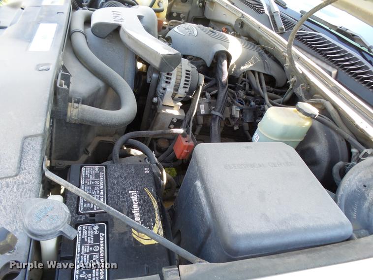 image for item AH9825 2001 Chevrolet Suburban C1500 SUV