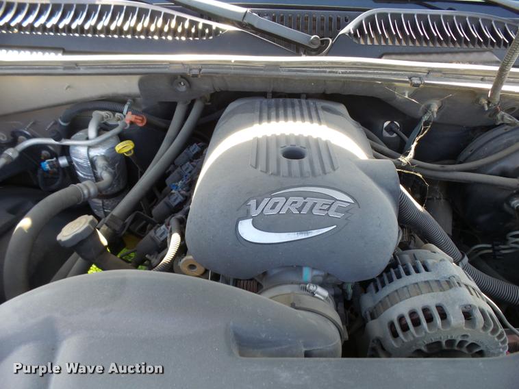 image for item AH9825 2001 Chevrolet Suburban C1500 SUV