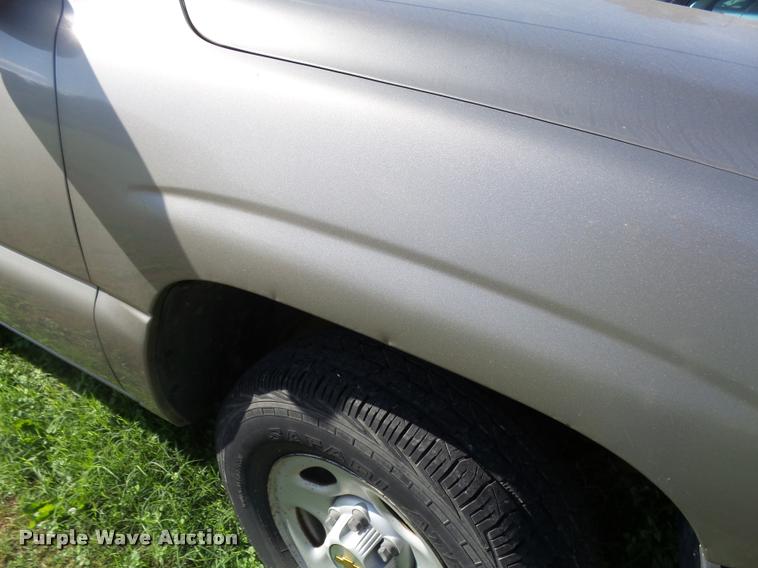 image for item AH9825 2001 Chevrolet Suburban C1500 SUV