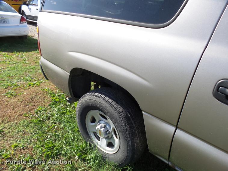 image for item AH9825 2001 Chevrolet Suburban C1500 SUV